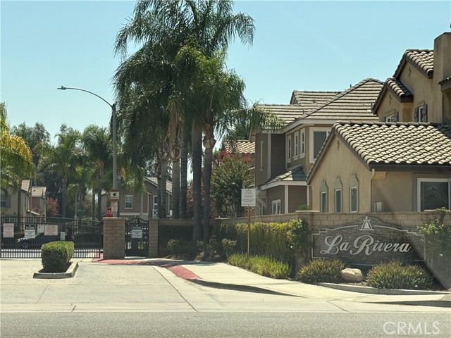 1853 Flint Court, Riverside CA: https://media.crmls.org/medias/57e0a124-6897-412c-9c9b-9eeb30b694cc.jpg