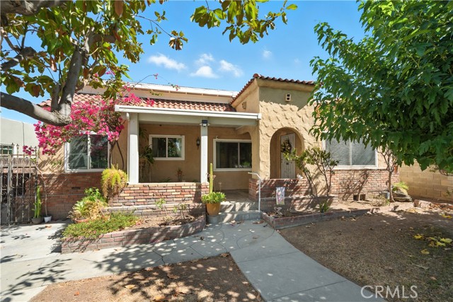 1909 Marlborough Avenue, Riverside CA: https://media.crmls.org/medias/57e0df52-a364-498a-8e07-96dd6b0f7ab0.jpg