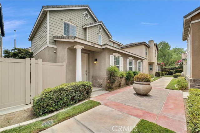Detail Gallery Image 1 of 29 For 1927 Kenton, Riverside,  CA 92501 - 3 Beds | 2/1 Baths