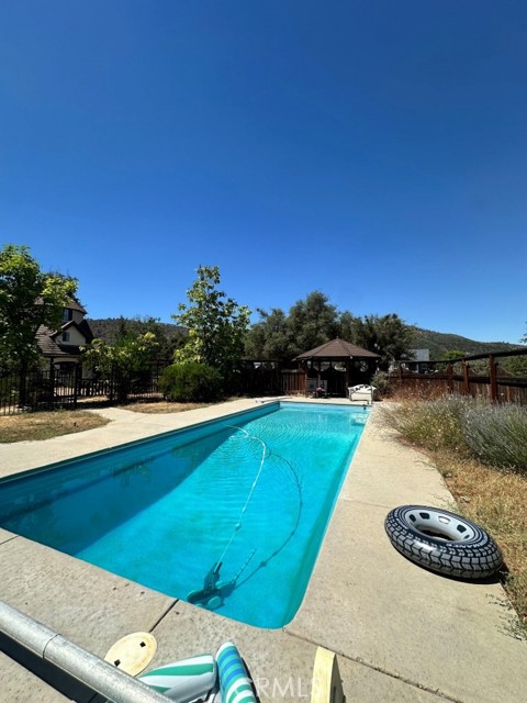 40570 Griffin Drive, Oakhurst CA: https://media.crmls.org/medias/57e112bc-fe8b-42fd-9830-65bd7fbf1d1a.jpg