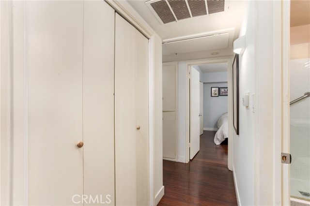 Detail Gallery Image 10 of 32 For 615 E Olive a,  Burbank,  CA 91501 - 2 Beds | 2 Baths