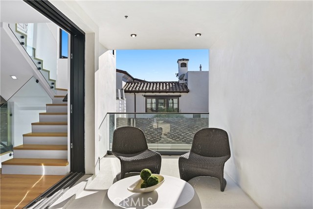 Detail Gallery Image 10 of 22 For 604 Narcissus Ave #1/2,  Corona Del Mar,  CA 92625 - 2 Beds | 2/1 Baths