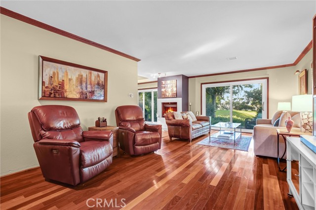 Detail Gallery Image 6 of 40 For 6073 Loynes #32,  Long Beach,  CA 90803 - 3 Beds | 3 Baths