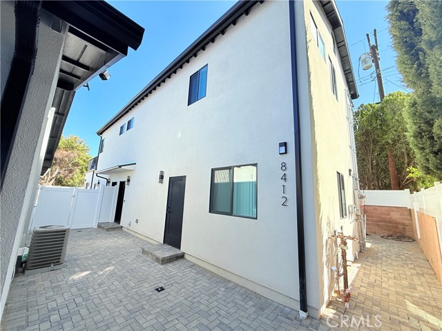 8412 N Owensmouth Avenue, Canoga Park CA: https://media.crmls.org/medias/57e31e77-3bd2-4632-b394-1411313634fd.jpg
