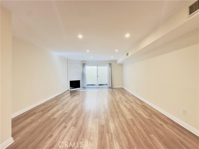 525 E Verdugo Avenue, Burbank CA: https://media.crmls.org/medias/57e3e95a-7cd3-49d1-bc31-3de28aa03dd1.jpg