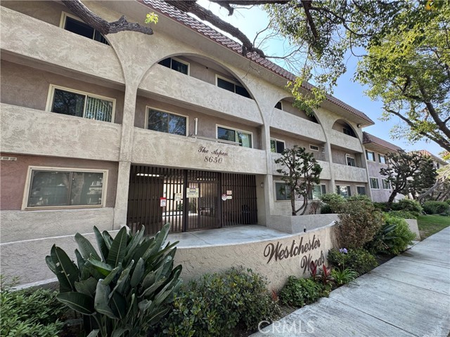 8650 Belford Avenue, Los Angeles CA: https://media.crmls.org/medias/57e42f28-4c3e-4a31-9fb0-293a8a41df26.jpg