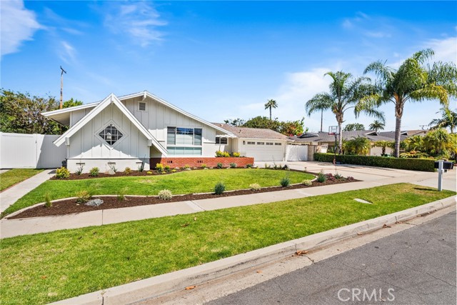 Detail Gallery Image 3 of 35 For 12921 Eveningside Dr, North Tustin,  CA 92705 - 3 Beds | 3 Baths