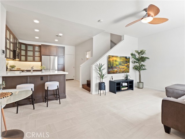 Detail Gallery Image 1 of 33 For 25403 Silver Crest Ct, Saugus,  CA 91350 - 3 Beds | 2/1 Baths