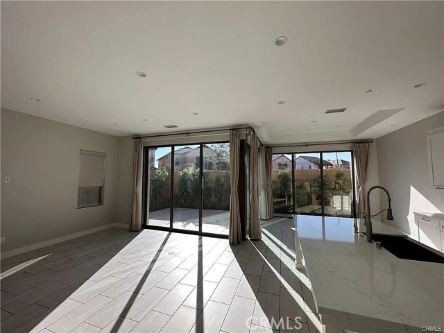 120 White Jasmine, Irvine CA: https://media.crmls.org/medias/57e51348-f9d6-405c-b55e-09b9279a0af6.jpg