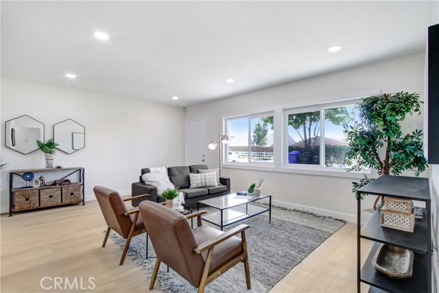 Detail Gallery Image 4 of 21 For 6236 Downey St, Jurupa Valley,  CA 92509 - 3 Beds | 1 Baths