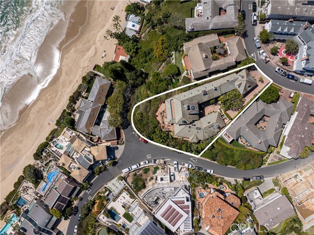 Detail Gallery Image 19 of 39 For 154 Emerald, Laguna Beach,  CA 92651 - 6 Beds | 7/2 Baths