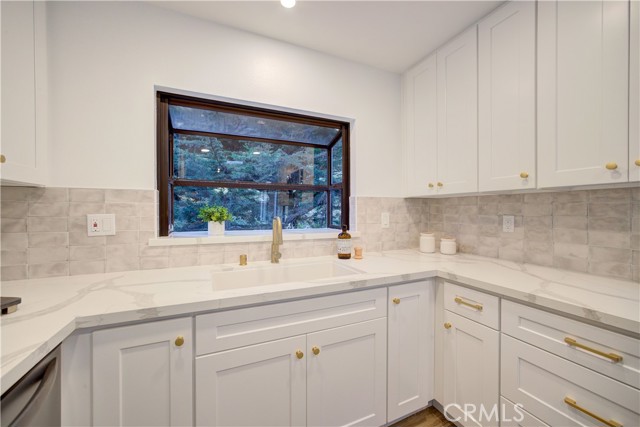 Detail Gallery Image 4 of 22 For 953 Sheffield St, Cambria,  CA 93428 - 4 Beds | 3 Baths