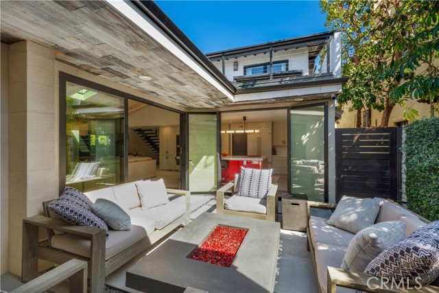 203 Via Ravenna, Newport Beach CA: https://media.crmls.org/medias/57e7de05-6945-4bc1-aa3a-e39425bafaf8.jpg