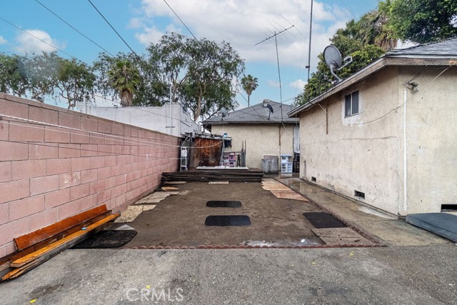 7117 Malabar Street, Huntington Park CA: https://media.crmls.org/medias/57e850f9-3bc1-4588-bfe3-fdd3025df84a.jpg