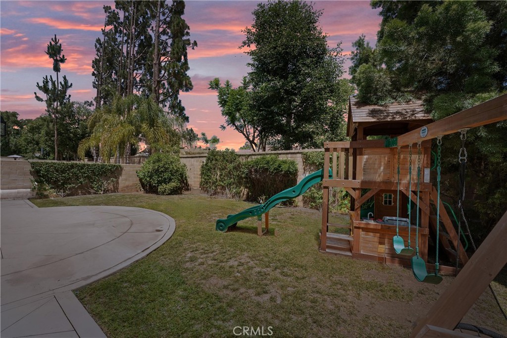 https://media.crmls.org/medias/57e8838f-7e03-4dc4-8993-5d6159e7f596.jpg?preset=X-Large