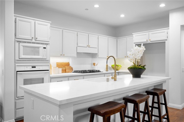 27 Silver Forest Court, Azusa CA: https://media.crmls.org/medias/57e95208-edfe-45d1-9aec-8d9e33f3025f.jpg