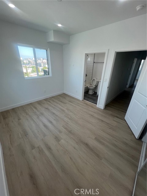 1128 Ardmore, Los Angeles CA: https://media.crmls.org/medias/57e99826-ee35-4f39-b8f7-10521ec868bc.jpg