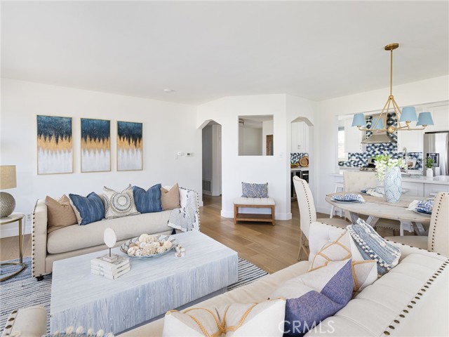 237 Via Los Miradores, Redondo Beach CA: https://media.crmls.org/medias/57ebe2a2-5f7d-49c5-80ce-f40c9d689e78.jpg