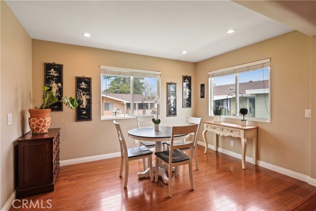 Detail Gallery Image 4 of 24 For 19221 Avenue of the Oaks a,  Newhall,  CA 91321 - 2 Beds | 1 Baths