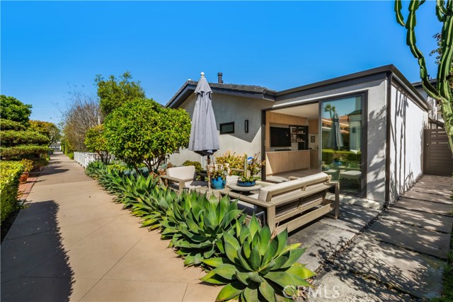 203 Via Ravenna, Newport Beach CA: https://media.crmls.org/medias/57ed1ba3-5040-49a4-b0db-6c42da1be829.jpg