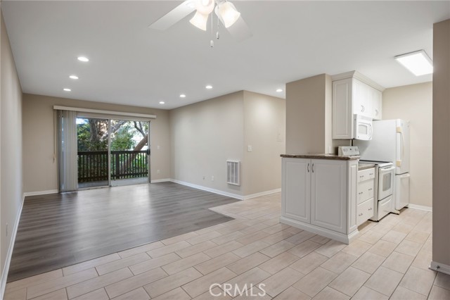 Detail Gallery Image 3 of 37 For 3604 W Estates Ln #117,  Rolling Hills Estates,  CA 90274 - 1 Beds | 1 Baths