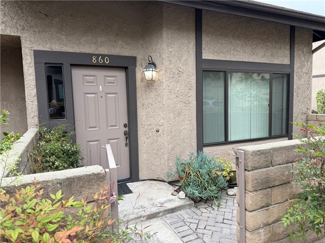 860 Swiss Trail, Duarte CA: https://media.crmls.org/medias/57ed7b65-0731-4df6-bcaf-8b66809bfd5a.jpg