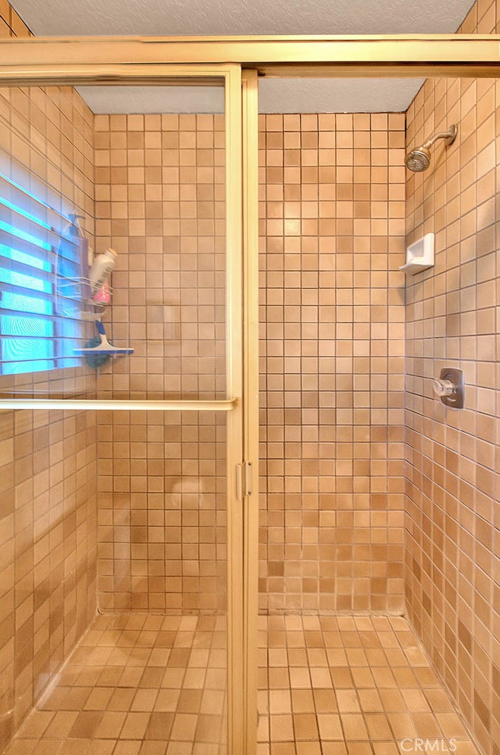 https://media.crmls.org/medias/57ee0cb6-4fb0-4187-a53c-e4e0f8ec0b4c.jpg?preset=X-Large