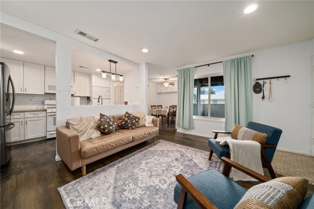 Detail Gallery Image 11 of 28 For 166 Southampton Way #21,  Placentia,  CA 92870 - 2 Beds | 1 Baths