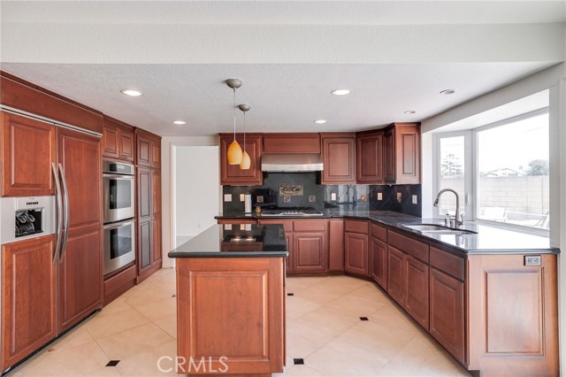 Detail Gallery Image 2 of 15 For 19082 Plum Tree Ln, Huntington Beach,  CA 92646 - 4 Beds | 3 Baths