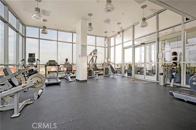 3785 Wilshire Boulevard, Los Angeles CA: https://media.crmls.org/medias/57ef3dc2-a627-4d24-8114-ddf24c664594.jpg