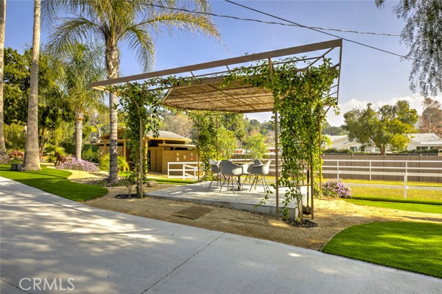 Detail Gallery Image 9 of 75 For 10555 Art St, Shadow Hills,  CA 91040 - 2 Beds | 3 Baths