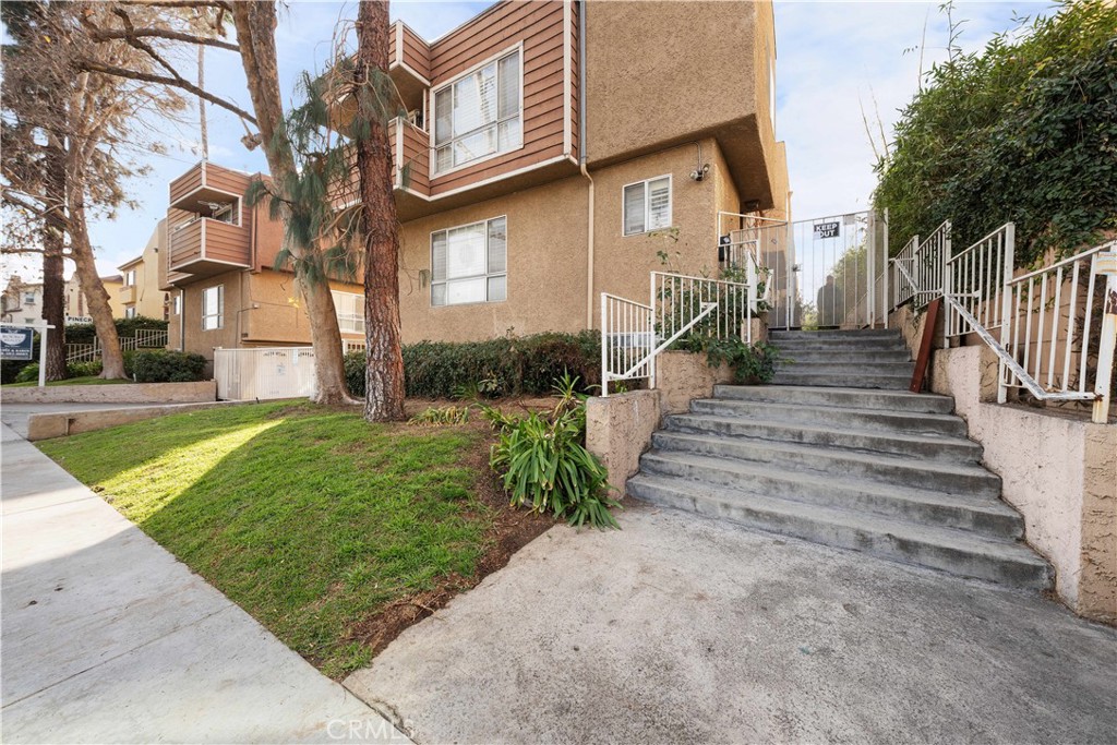 7319 Hazeltine Avenue #18