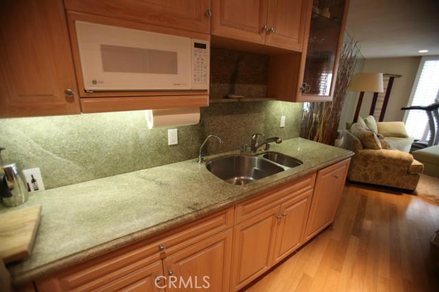 565 Esplanade, Redondo Beach, California 90277, 1 Bedroom Bedrooms, ,1 BathroomBathrooms,Residential,Sold,Esplanade,SB14046853