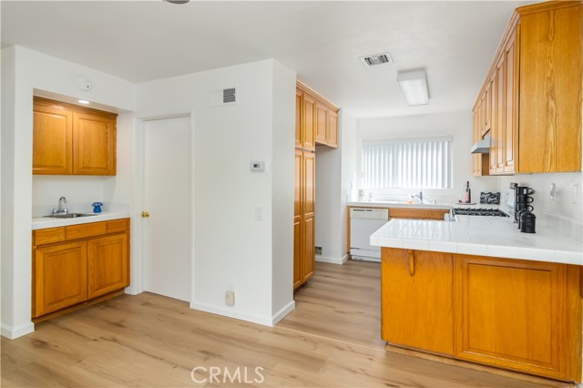 Detail Gallery Image 12 of 25 For 10444 Canoga Ave #27,  Chatsworth,  CA 91311 - 3 Beds | 2/1 Baths