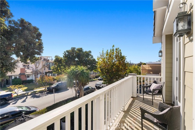 Detail Gallery Image 22 of 30 For 431 Narcissus Ave #1,  Corona Del Mar,  CA 92625 - 3 Beds | 3/1 Baths