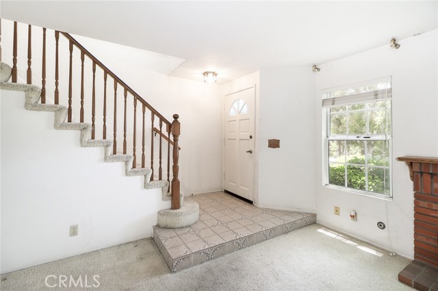 345 Jeremiah Drive, Simi Valley CA: https://media.crmls.org/medias/57f19d0b-d052-4de2-a221-0c3903052fa8.jpg