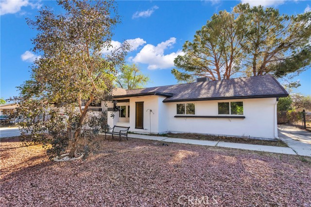 14246 Osage Road, Apple Valley CA: https://media.crmls.org/medias/57f1da87-7eb7-49a0-b485-21a86bb6572c.jpg