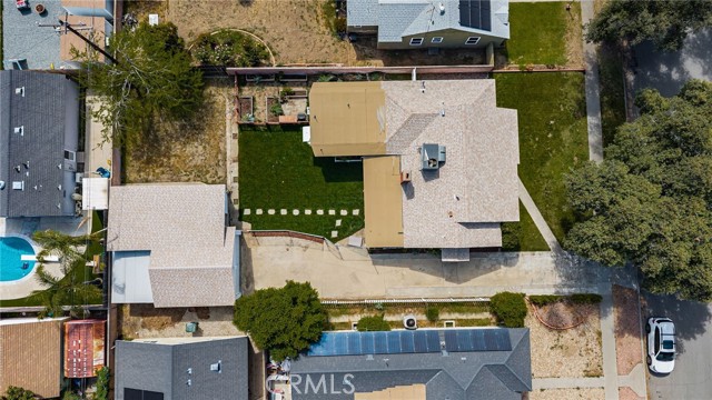 1326 Clock Avenue, Redlands CA: https://media.crmls.org/medias/57f21881-eccb-4ea7-b851-d53080bea3fd.jpg
