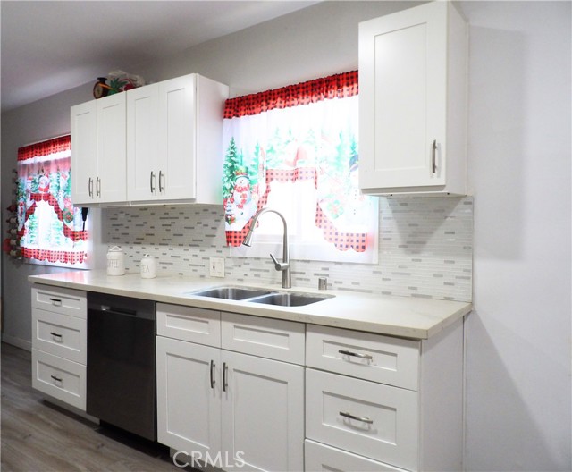 Detail Gallery Image 6 of 17 For 1537 W 60th, Los Angeles,  CA 90047 - 2 Beds | 1 Baths