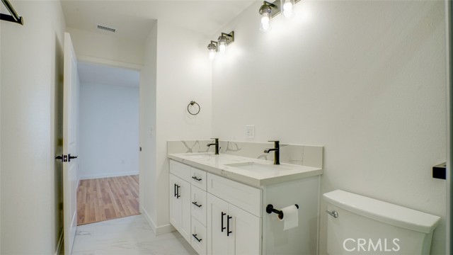 856 W 47th Street, Los Angeles CA: https://media.crmls.org/medias/57f24c97-a22e-4642-be98-e0473c568546.jpg