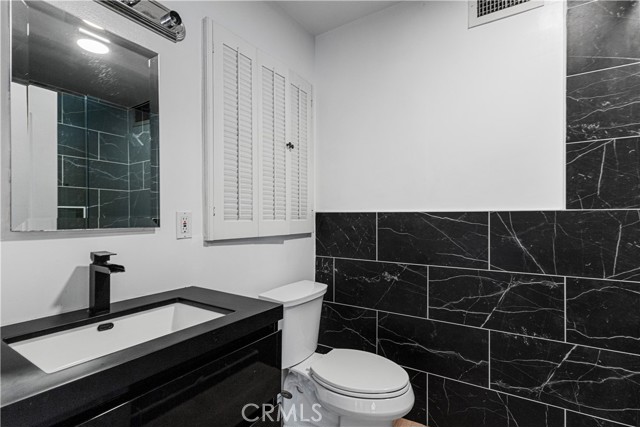 Detail Gallery Image 7 of 47 For 17361 Parthenia, –,  CA 91325 - 5 Beds | 4 Baths