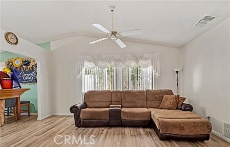 Detail Gallery Image 5 of 38 For 2906 Summer Set Cir, Banning,  CA 92220 - 2 Beds | 2 Baths