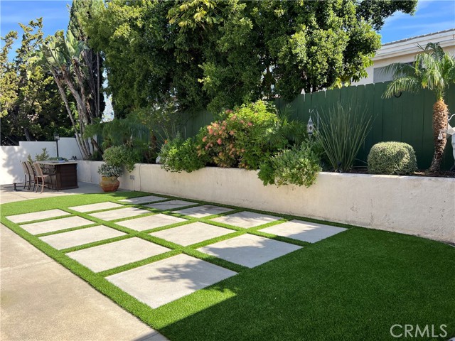 Detail Gallery Image 4 of 5 For 4061 Salacia, Irvine,  CA 92620 - 4 Beds | 2/1 Baths