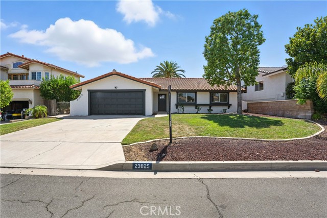 23825 N Canyon Lake Drive, Canyon Lake CA: https://media.crmls.org/medias/57f43ae3-9456-44f0-be3c-e84e0bbfb824.jpg