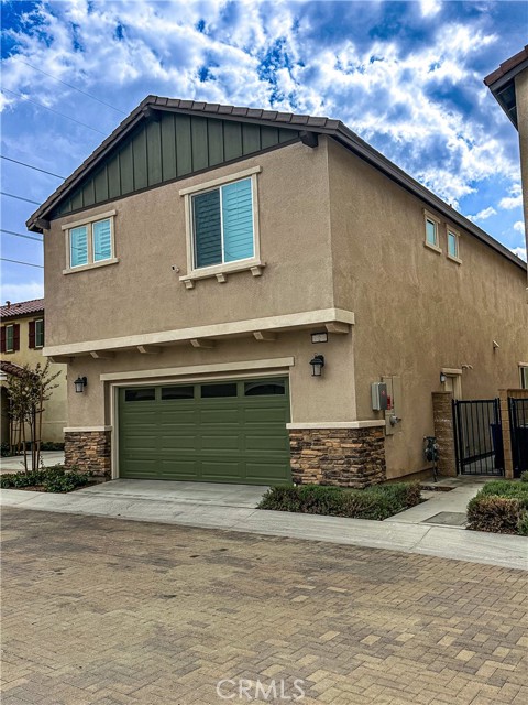 Detail Gallery Image 3 of 34 For 16281 Castello Ln #2,  Fontana,  CA 92336 - 3 Beds | 2/1 Baths