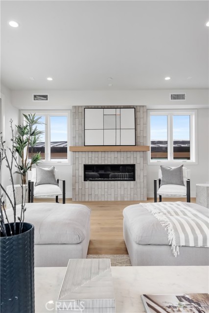 Detail Gallery Image 9 of 50 For 229 25th St, Manhattan Beach,  CA 90266 - 5 Beds | 5/2 Baths