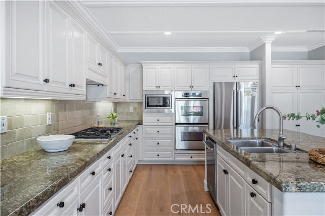 9 Whitford, Irvine CA: https://media.crmls.org/medias/57f4c139-ec74-44f6-8321-9dfbcadb9a2a.jpg