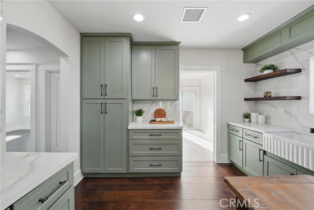 2111 S Bronson Ave, Los Angeles CA: https://media.crmls.org/medias/57f4c966-5805-45e2-87f5-899c7f41afab.jpg