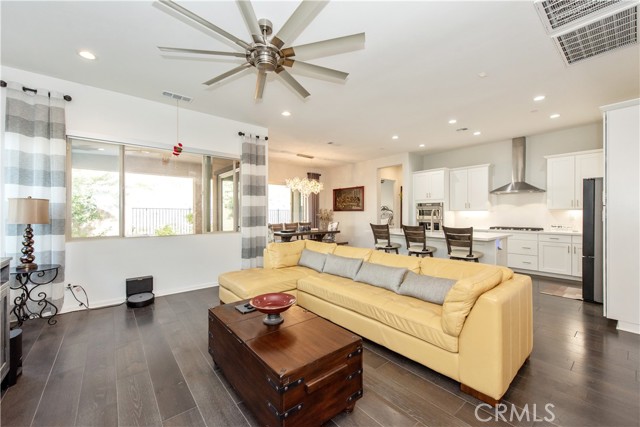 Detail Gallery Image 2 of 20 For 11828 Wandering Way, Corona,  CA 92883 - 2 Beds | 2 Baths