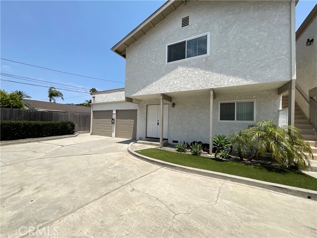 2641 Santa Ana Avenue, Costa Mesa CA: https://media.crmls.org/medias/57f6d074-2e2c-415d-9f1f-e395a6a894a2.jpg